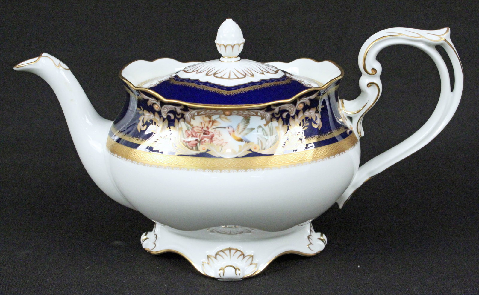 Noritake "Foxboro" Teapot w/ Lid: Noritake "Foxboro" Teapot with Lid. Measures 6 3/4" high. Condition- Good condition. No chips or cracks. See photos.