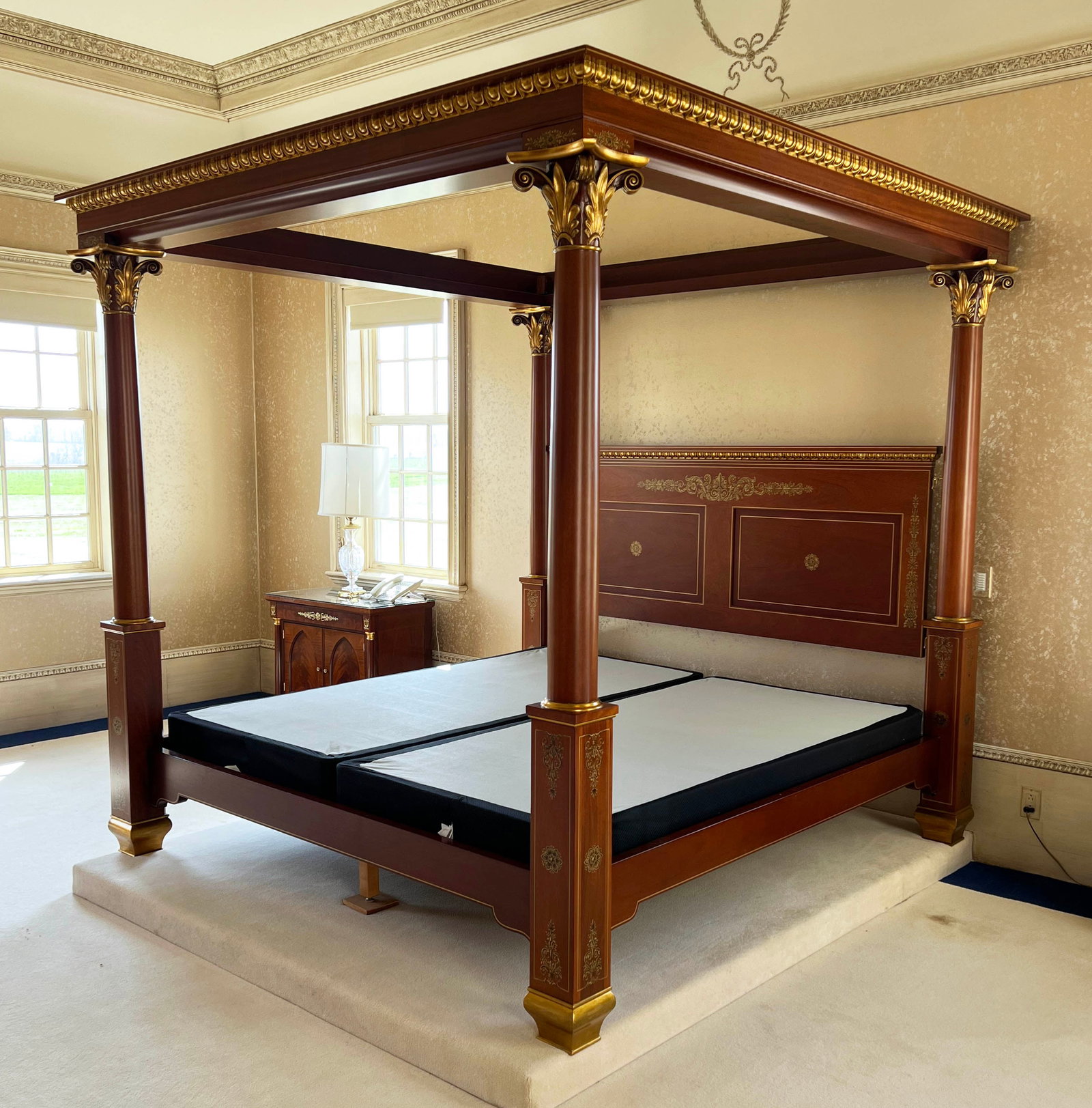 Kindel "Winterthur" Mahogany King Canopy Bed (1 of 7)