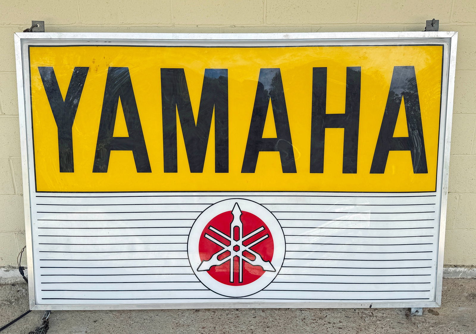 1970's Yamaha Dealer Lighted Sign (1 of 7)