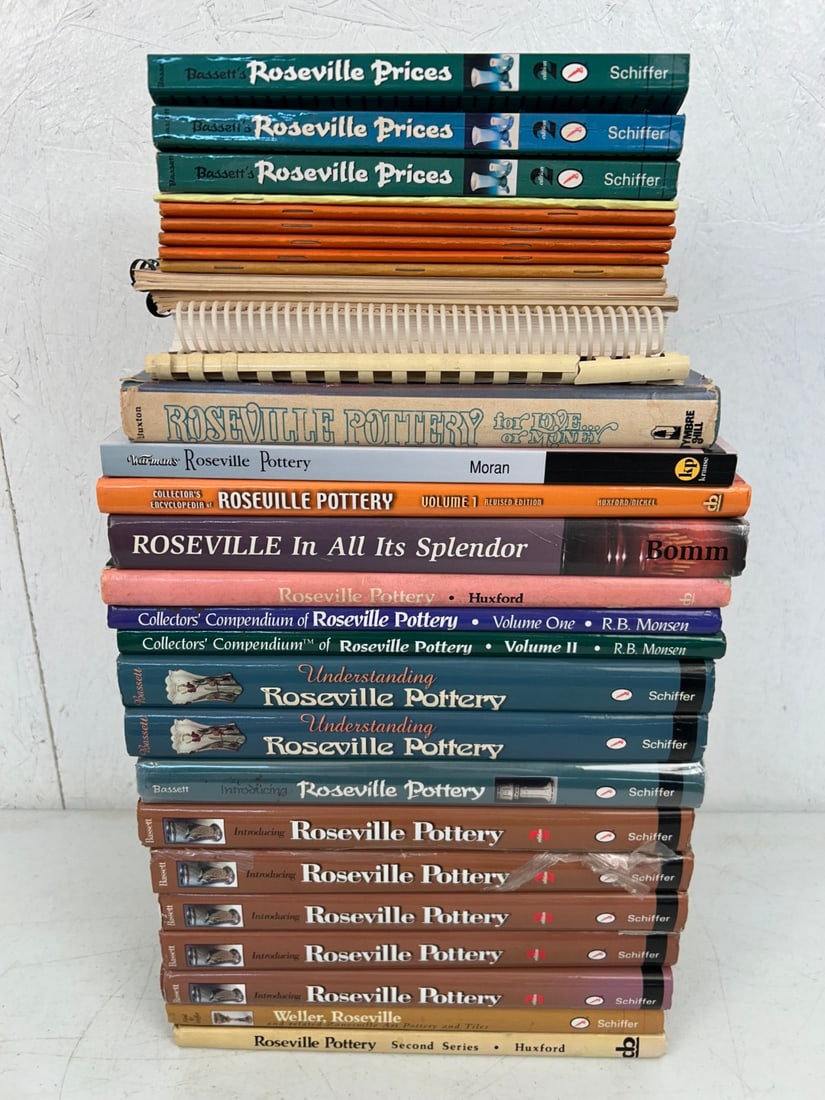 30 Books on Roseville Pottery (1 of 11)