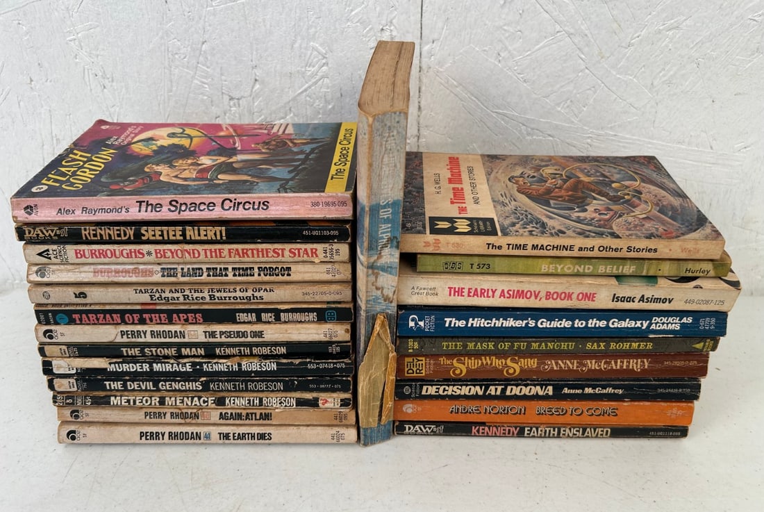 23 Paperback Science Fiction Graphic Cover Novels (1 of 5)
