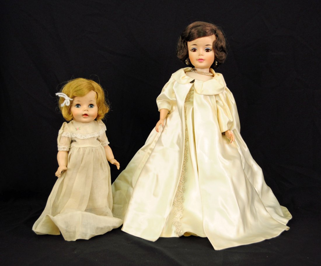 Madame Alexander Jackie & Caroline Kennedy Dolls: Early 1960's Madame Alexander 20" Jackie Kennedy Vinyl Doll. Doll has sleep eyes, closed mouth, pearl earrings and necklace, and a yellow formal dress with cape. 1961 Madame Alexander, Caroline Kenned
