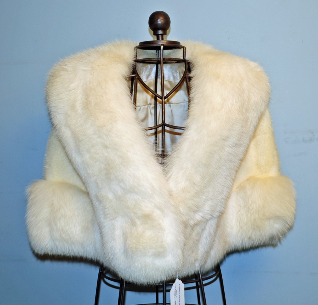 White Artic Fox Wrap Stole by Flemington Furs: White Artic Fox Wrap Stole by Flemington Furs. Approximately ladies medium size. Interior monogram.