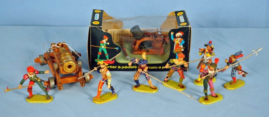 Group of 9 Elastolin Cannons & Medieval Knights: Group of 9 Elastolin Cannons & Medieval Knights Includes: 7 Elastolin Medieval knights with weapons, plastic. 1 Foot Mortar in original box, plastic. 1 cannon, plastic base with brass cannon. Conditio