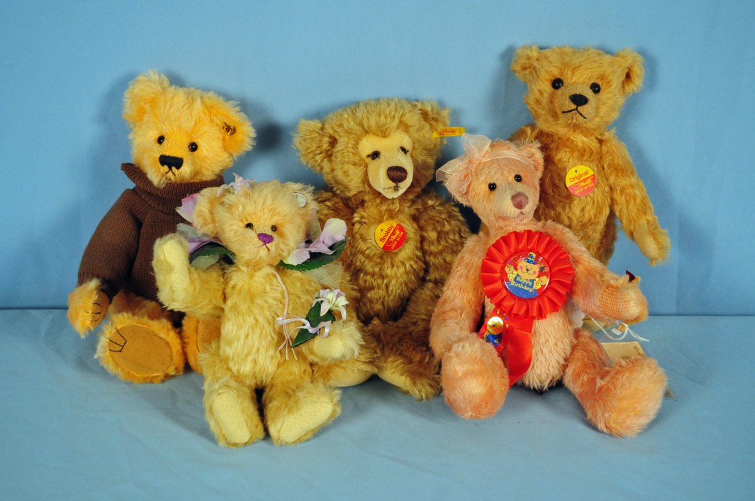 5 Modern Mohair Teddy Bears Steiff, Knickerbocker: Steiff Teddy Bear 666612 Growler 12" , Mohair, Tags and Button Ear. Steiff 13.5" Classic Snobby Jointed Mohair Teddy Bear with Original tag and Button Ear, # 028267. Two Knickerbocker Jointed Mohair T