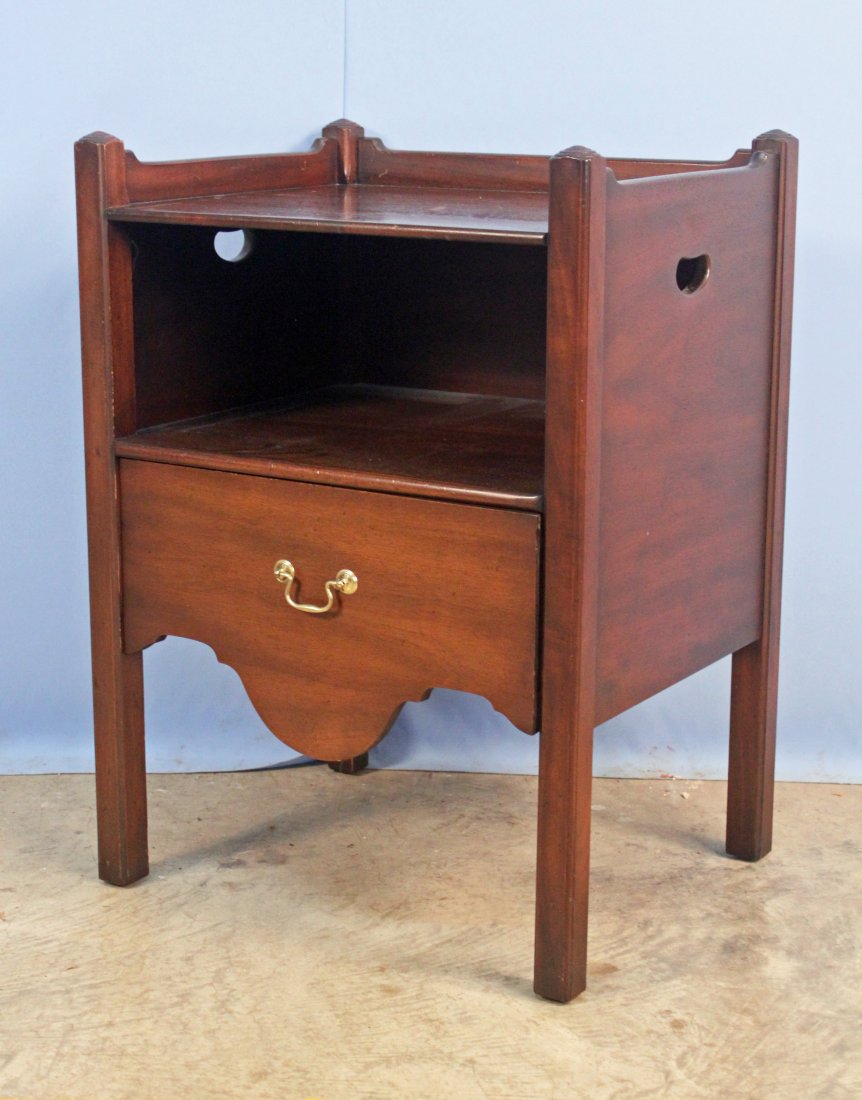 Kittinger Williamsburg Mahogany Side Table: Kittinger "Williamsburg Adaptation" style mahogany side table. Table has one scalloped drawer, two side hand-hold cutouts on straight legs. Kittinger tagged and branded in drawer. Dimensions are appro