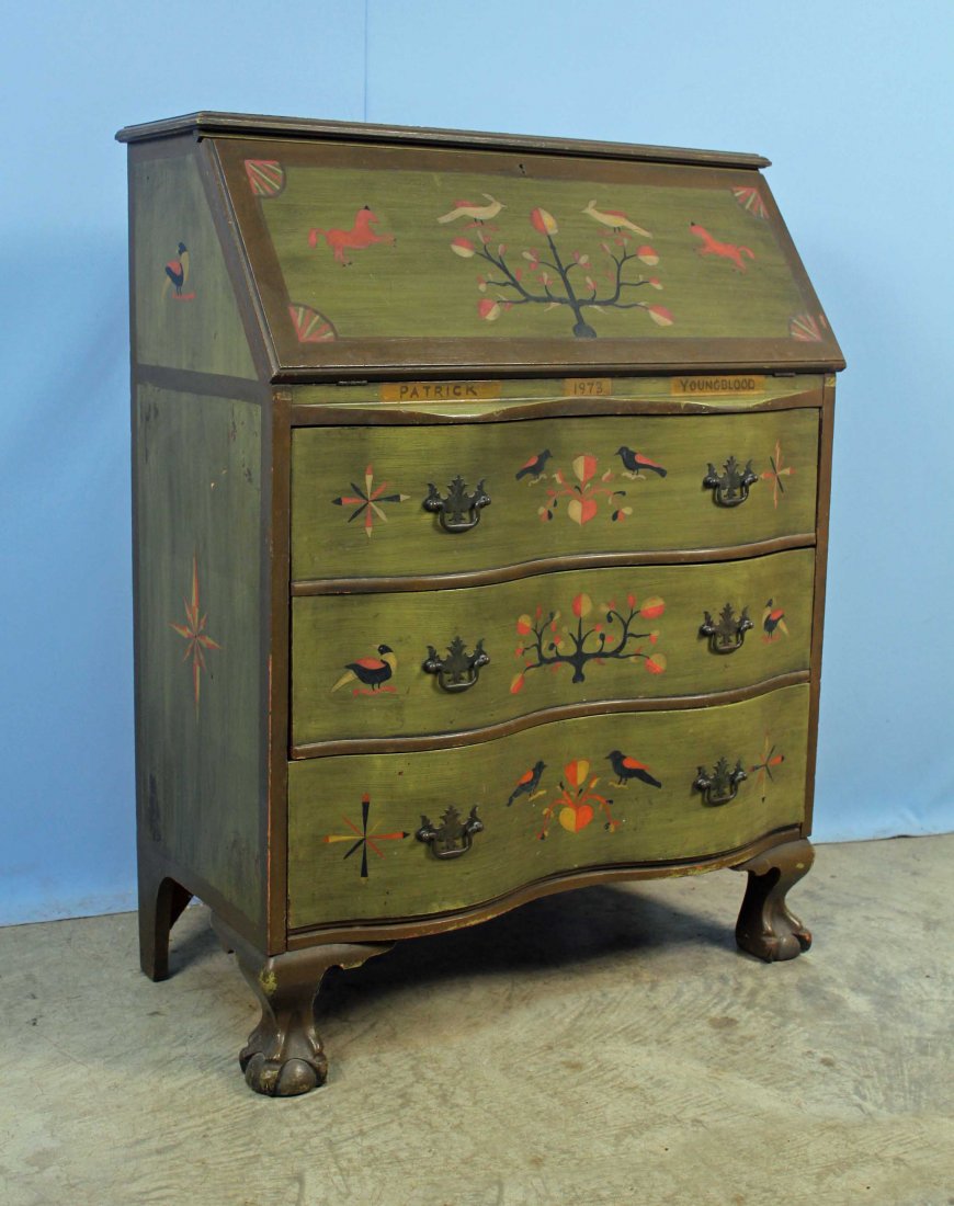 Governor Winthrop Desk, Pennsylvania Dutch Decor. (1 of 7)