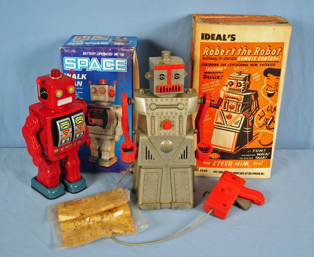 2 Battery Operated Robots (1 of 4)