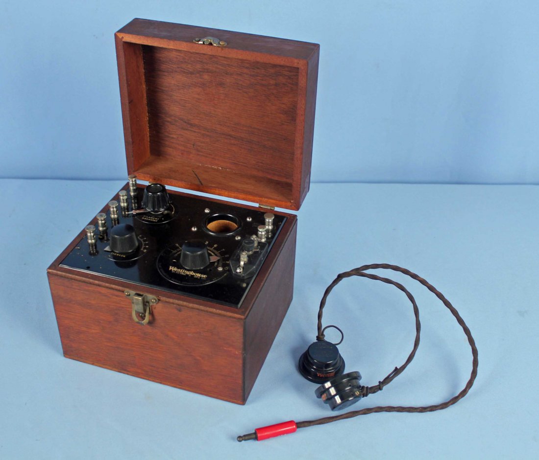 1920`s Westinghouse Aeriola Radio w/ Walnut Case (1 of 5)