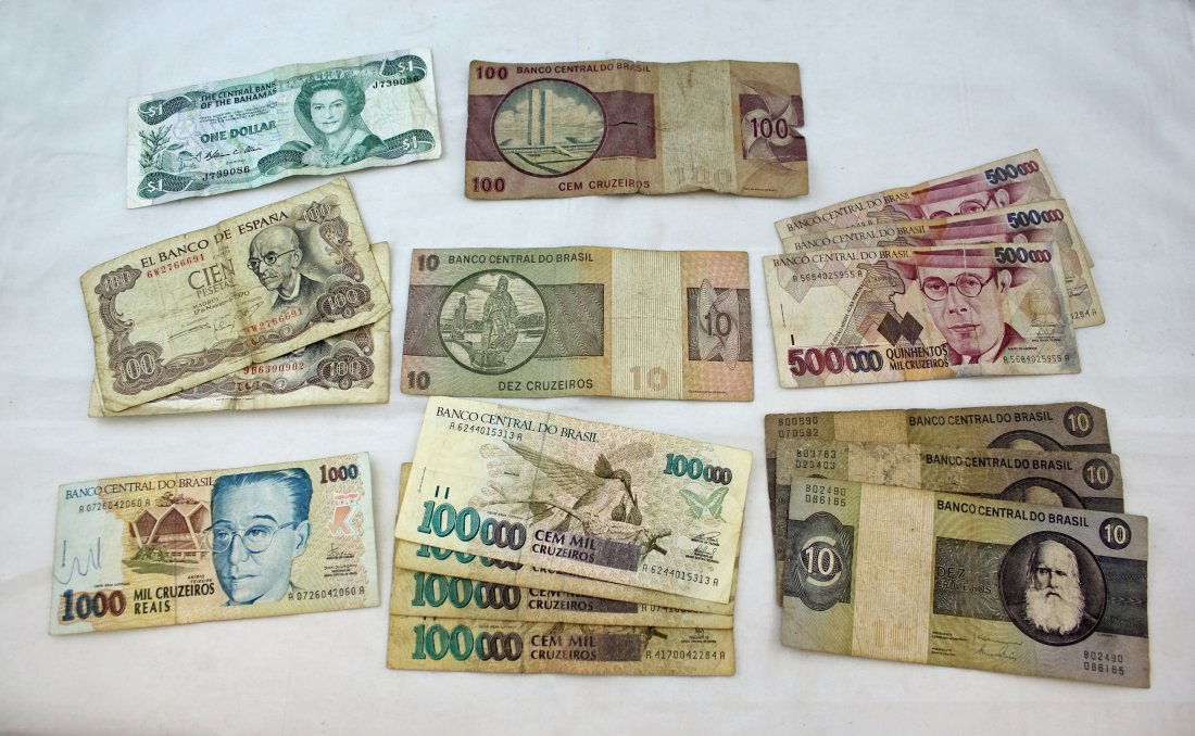 16 Pieces Currency Brazil and Bahamas (1 of 1)