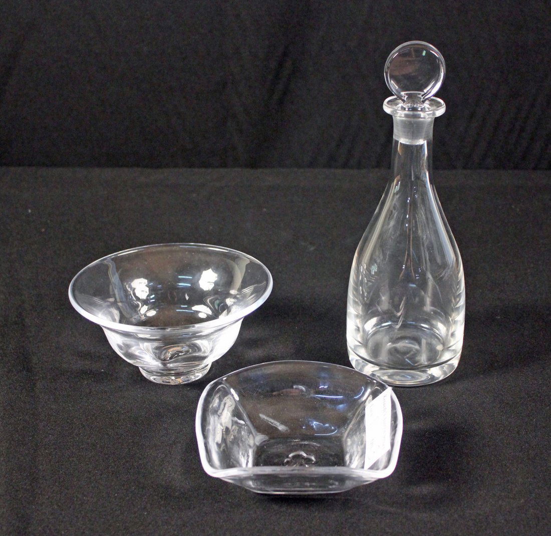 2 Simon Pearce Bowls & William Yeoward Decanter: Two Simon Pearce bowls and one William Yeoward decanter. Simon Pearce bowl 2.75" H. X 6" dia. and a square finger bowl 1.75" H. X 5.25" Sq. A William Yeoward classic decanter 10" H. This crystal is so