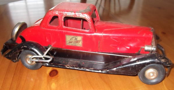 Hoge Fire Chief Car: Rare Hoge Fire Chief Wind-up toy car. Battery operated lights. Siren. Circa: 1930's-40's