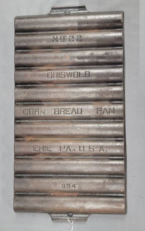 Griswold No. 22 Corn Bread Pan: Griswold No. 22 Corn Bread Pan Erie PA. U.S.A. 954 in very good condition and ready to use. No breaks or cracks.