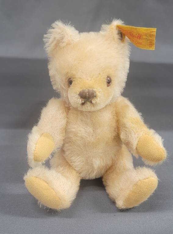 Fine Steiff Small Jointed Teddy Bear: Rare Early Fine Steiff Small Jointed Teddy Bear tag number 0201/19 that is in excellent condition. The bear retains the original tag and Steiff pin in the ear. This is a truly fine mohair example and 