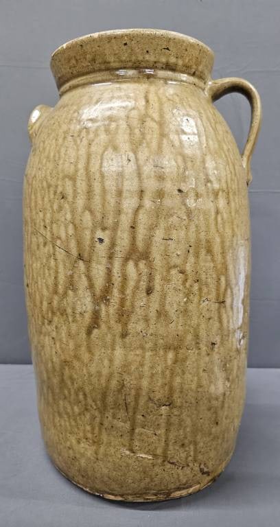 Alabama Ussery Shop 4 Gallon Churn Lime Glaze: Fine Randolph County Alabama Lime glaze churn that is four gallons capacity. The churn has a stellar runny lime alkaline glaze, that has strong eye appeal. If you love churns, then this example is for