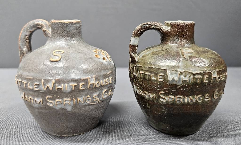 Scarce Bill Gordy "Little White House" Shakers (1 of 5)