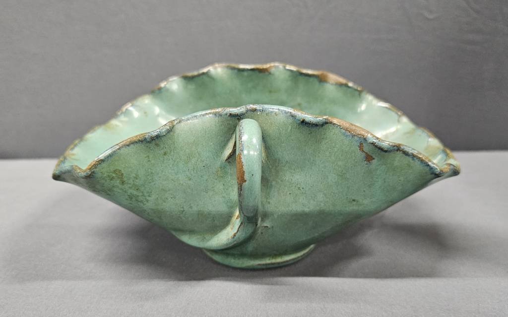 Fine WJ "Bill" Gordy Ruffled Bowl (1 of 5)