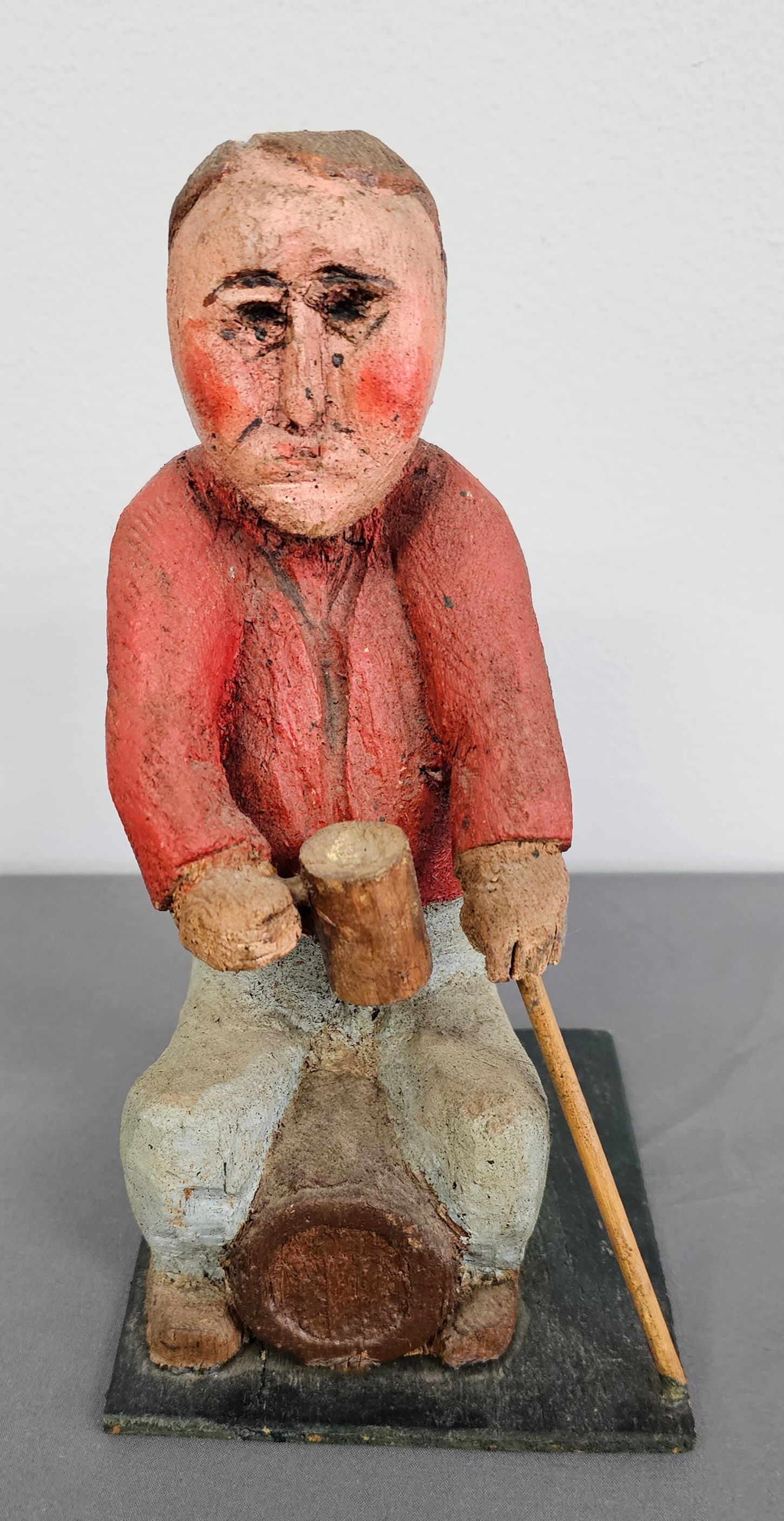 1940-50s Southern Folk Art Carved Man on Log: 1940-50s Folk Art Carved Man on Log 1940-50s Southern Folk Art Carved Man on Log with great colors and folky detail, Very Good condition for age. Standing 9" 1/4" Tall