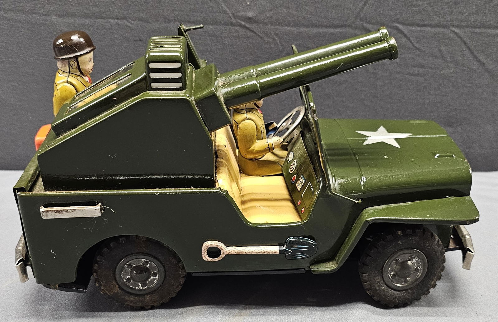 TN-Japan Military Vechile Battery Opperated Toy (1 of 5)