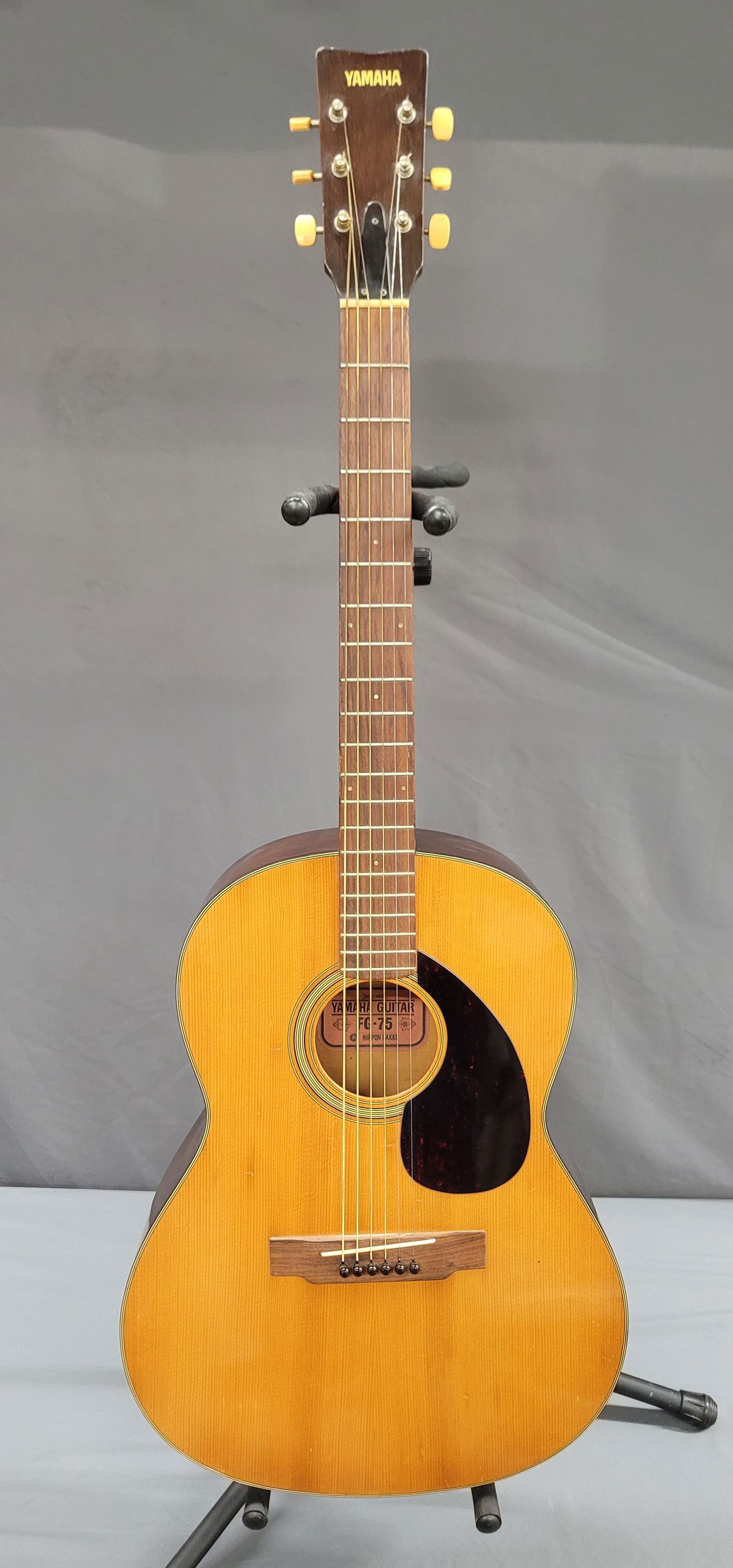 Vintage Yamaha FG-75 Guitar (1 of 9)