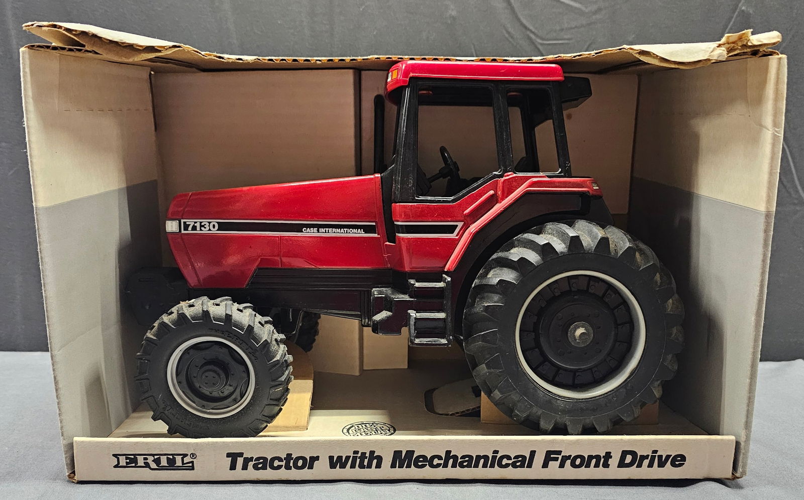 Vintage Ertl Case 7130 Die Cast Tractor (NIB) (1 of 3)