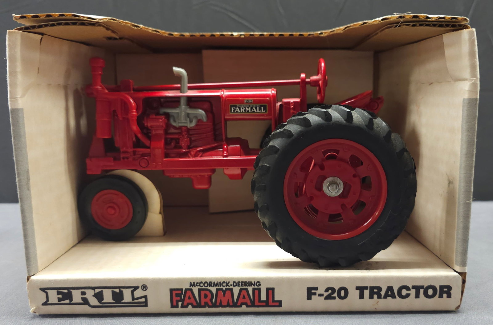 Vintage Ertl Farmall F-20 Die Case Toy Tractor (1 of 3)