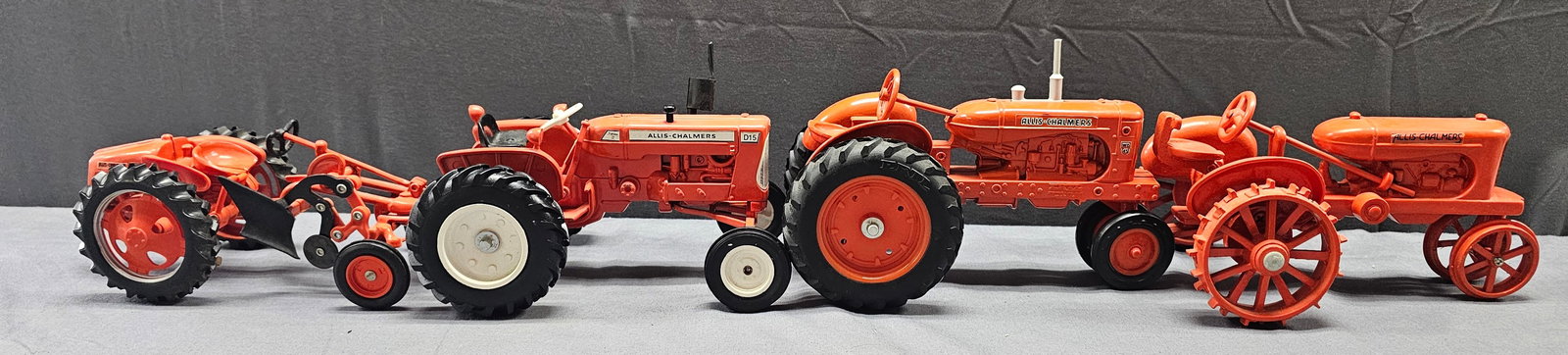 Vintage Ertl Die Cast Allis-Chalmers Toy Tractor Lot of 4 (1 of 2)