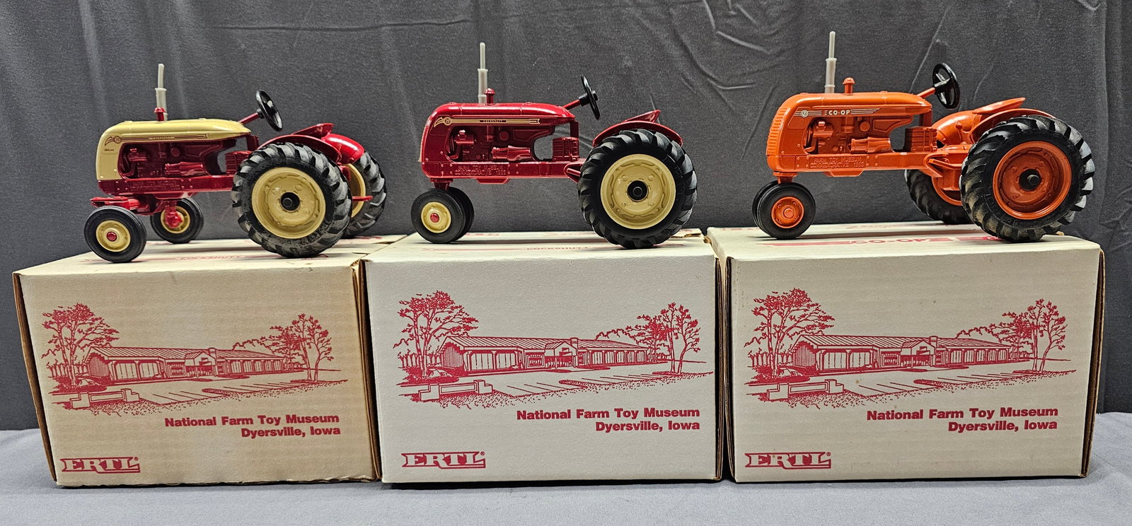 Vintage Ertl Die Cast Cockshut Toy Tractor Lot of 3 (1 of 2)