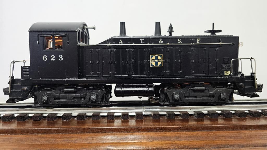 Lionel Postwar 623 Santa Fe Switcher W/Box (1 of 8)