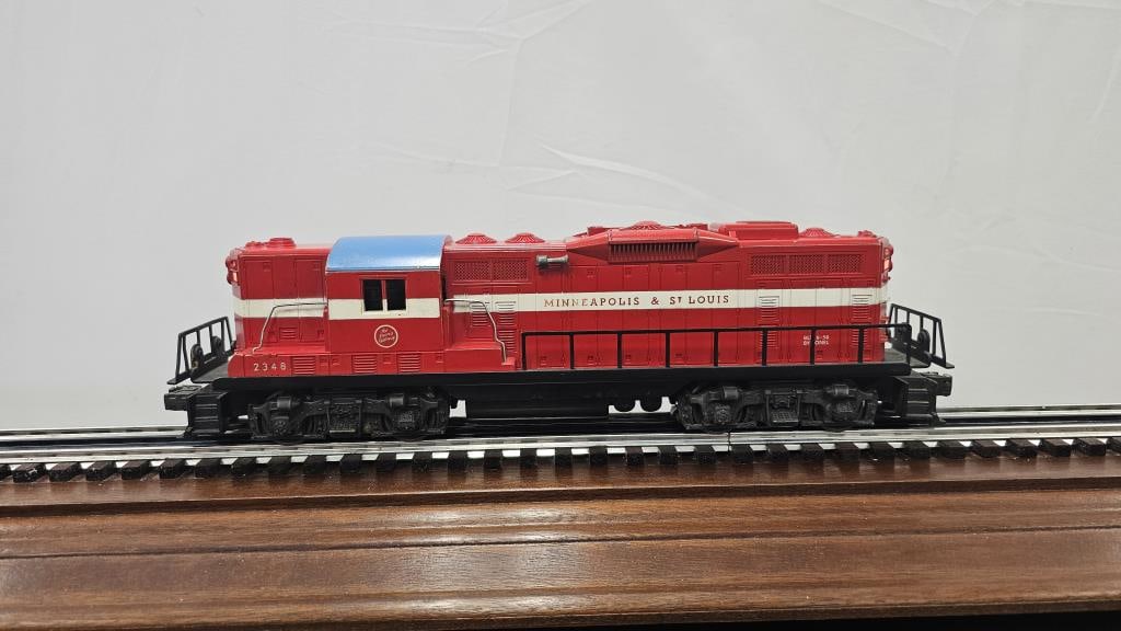 LIONEL POST WAR MINN & ST. LOUIS GP-9 (1 of 5)