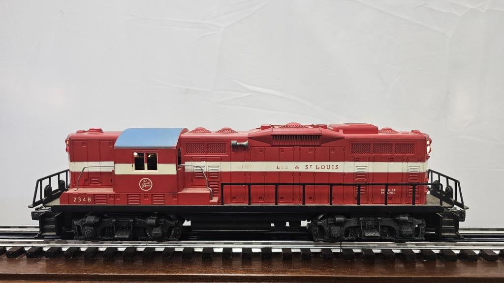 LIONEL POST WAR MINN & ST. LOUIS GP-9 ENGINE (1 of 5)