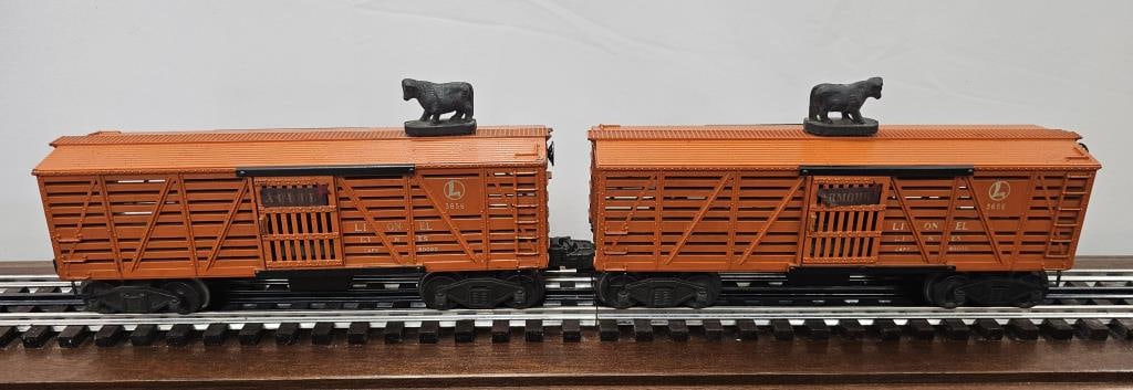 LIONEL POST WAR OPERATING CATTLE CAR LOT OF 2 (1 of 3)