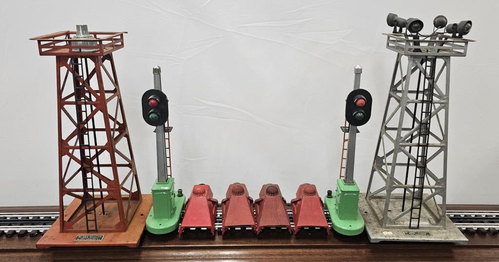 LIONEL PRE AND POST WAR TRAIN & TRACK ACCESS. LOT (1 of 2)