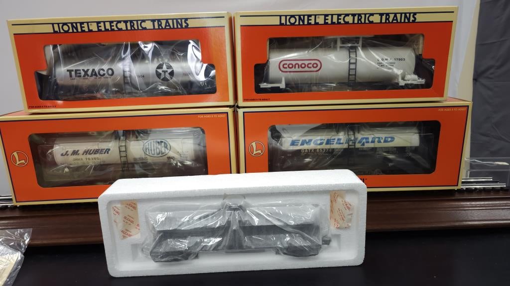 LIONEL LARGE TANK CAR LOT OF 5 (NIB) (1 of 3)