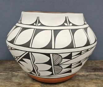 Native American Pueblo Pottery Jar Petra G, Garcia