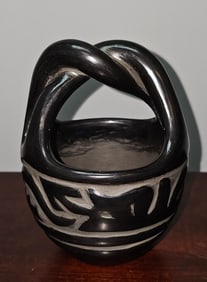 Signed Celes & Evelyn Aguilar Santa Clara Pottery Polished Blackware