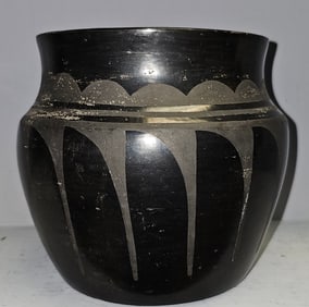 Rare Signed Tonita Martinez Roybal San Ildefonso Pueblo Blackware Pot