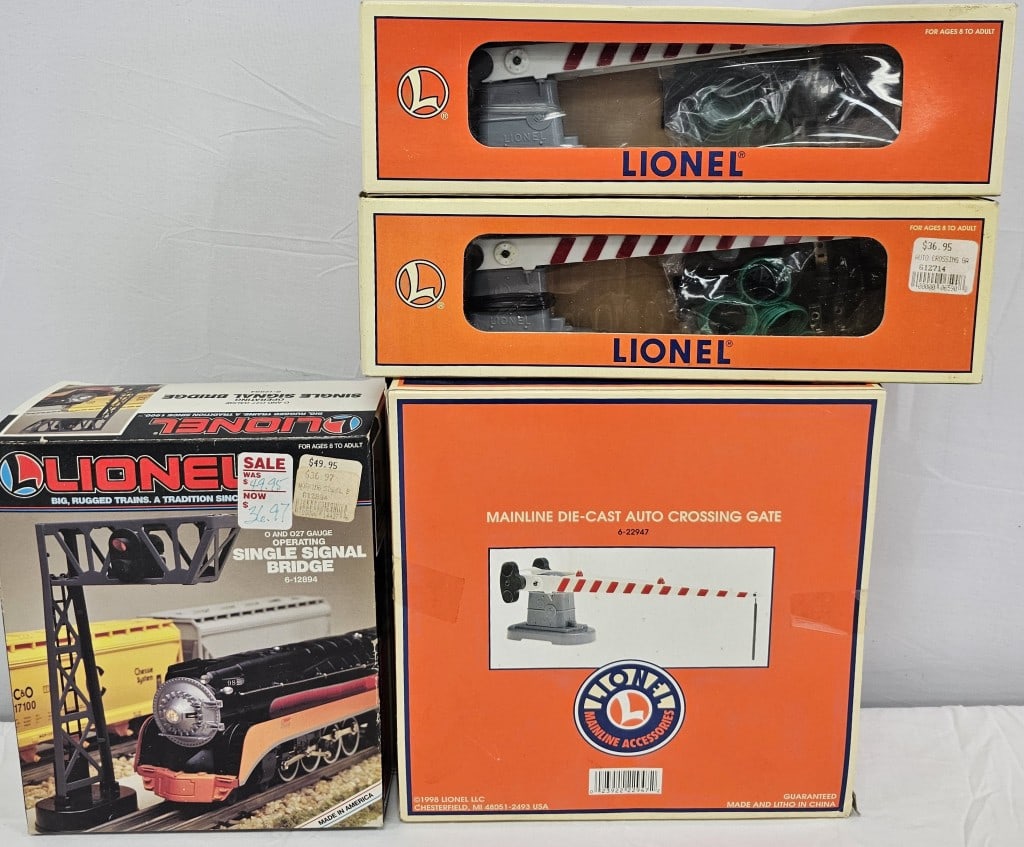 Lionel Train Accessories Lot of Four (1 of 3)