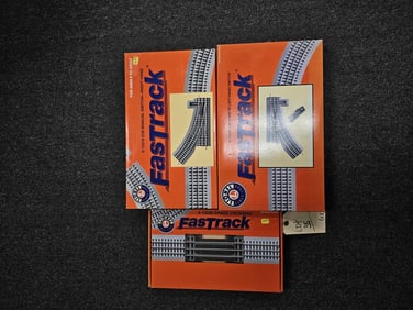 Lionel Fasttrack Lot (NIB)
