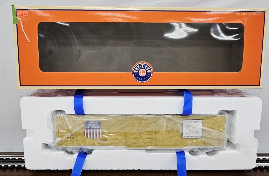 Lionel Union Pacific 60" Boxcar C-10: Modern Era, Lionel 6-27206, Union Pacific 60" Boxcar C-10.