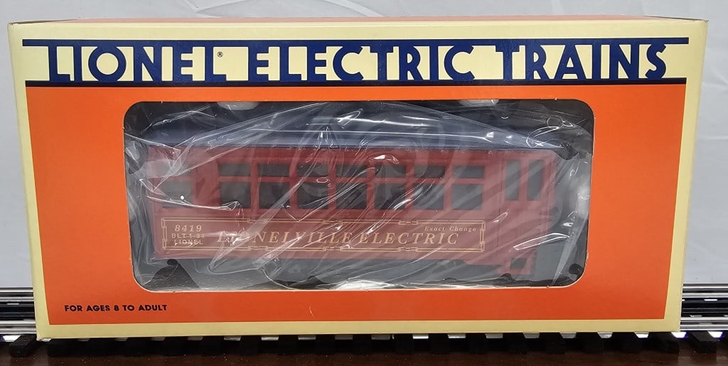 Lionelville Electric Trolley (NIB) (1 of 2)