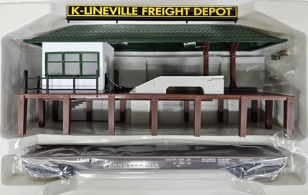 K-Line Oper. Loading Platform w/ Freight Car (NIB)