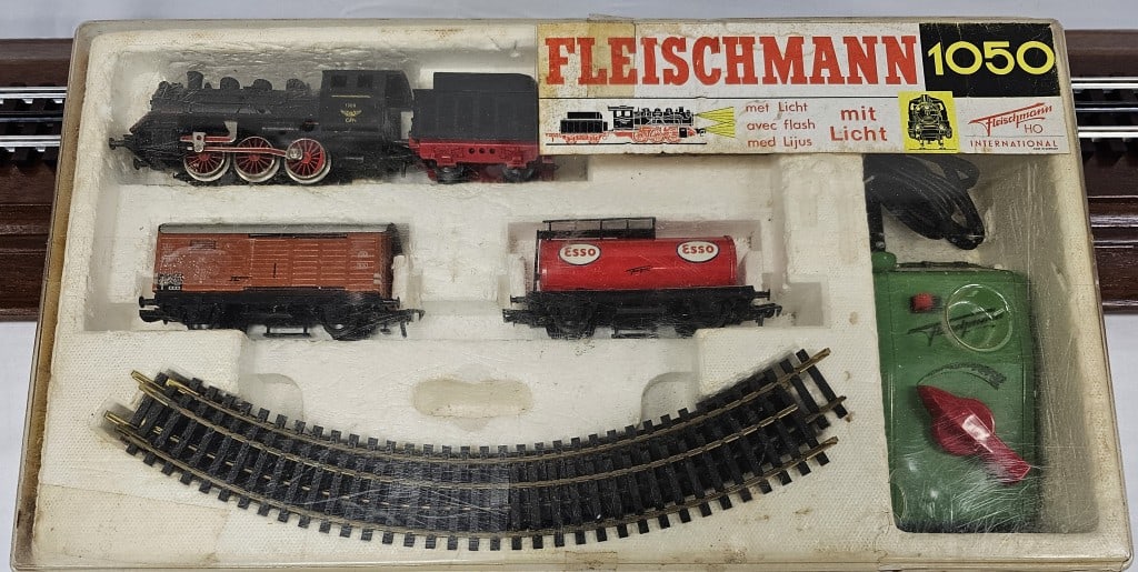 Fleischmann HO Train Set (New In Box) C-9+ (1 of 4)