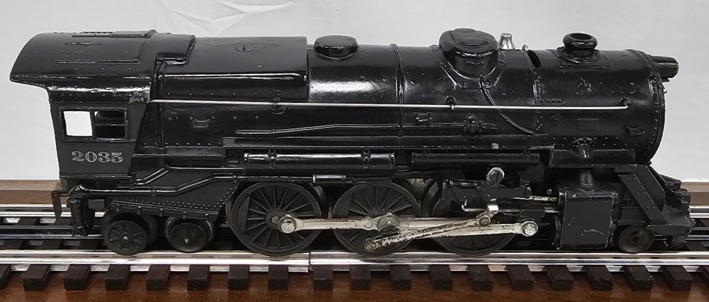 Lionel Postwar 2035 Steam Locomotive (1 of 4)