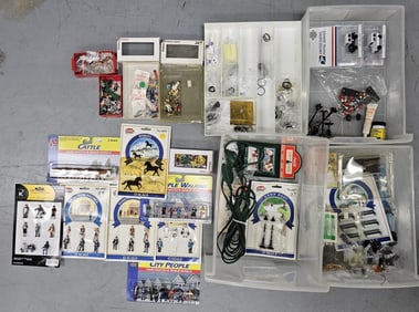 Large Train Layout Accessorie Lot See Photos