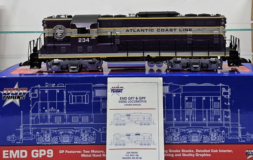 USA Trains EMD GP7 Diesel Locomotive NIB: USA Trains EMD GP7 Diesel Locomotive NIB never run. Top piece of Styrofoam missing. C-9+