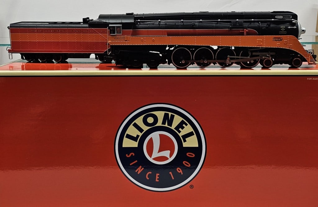 Lionel Southern Pacific GS-2 Locomotive and Tender (1 of 10)