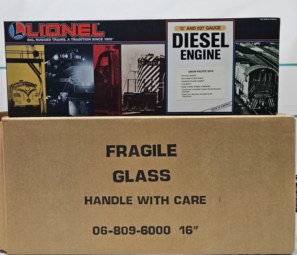 Lionel UP GP-9 Diesel Engine W/Factory Display (1 of 2)