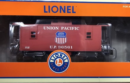 Lionel Union Pacific Caboose Lot of 2 In (C-9)