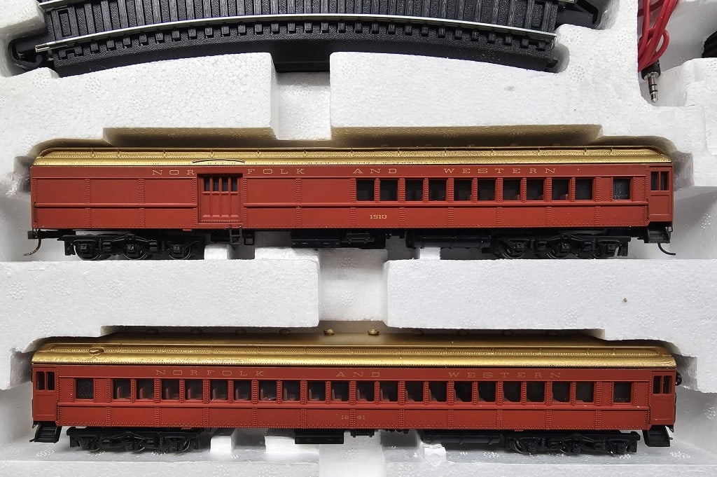 Spectrum HO Gauge Train Set The Cavalier R-T-R Set (1 of 7)